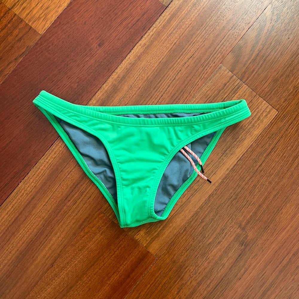 Jolyn sz M swim bottom. Green . Excel cond